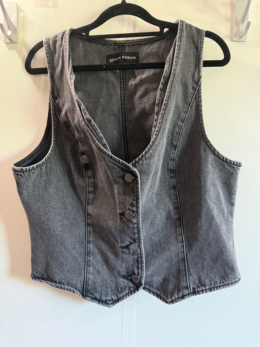 Aritzia Denim Forum The ’90s Mia Denim Vest Black Wash 100% Cotton Size L